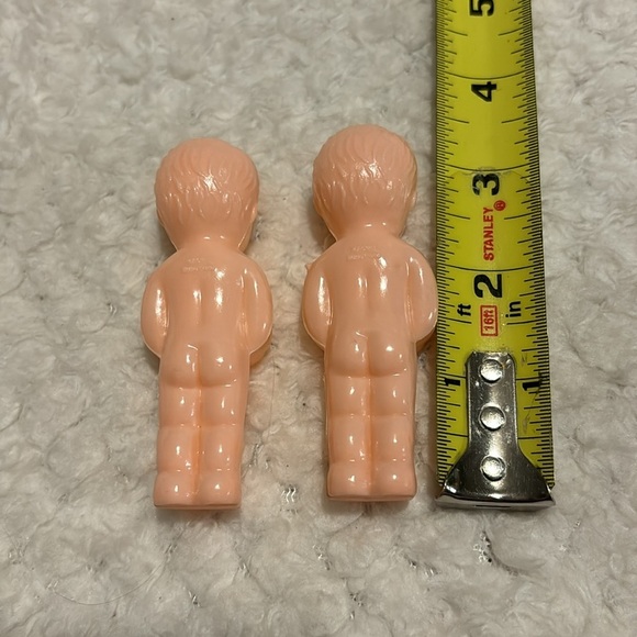 Set of 2 Vintage Hard Plastic Kewpie Dolls 3 1/2 inches - Picture 3 of 4